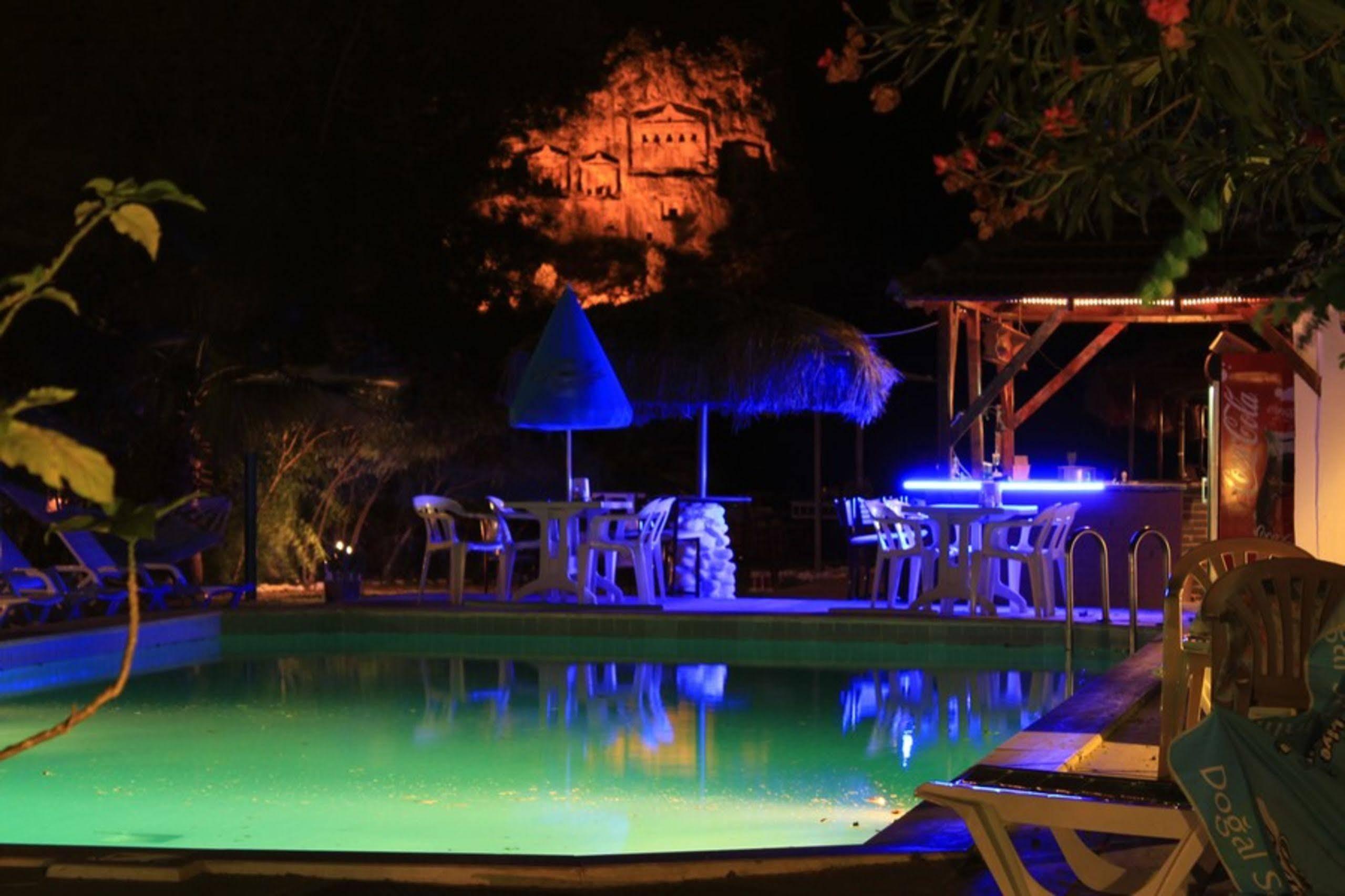 Holiday Hotel ดาลยัน ภายนอก รูปภาพ