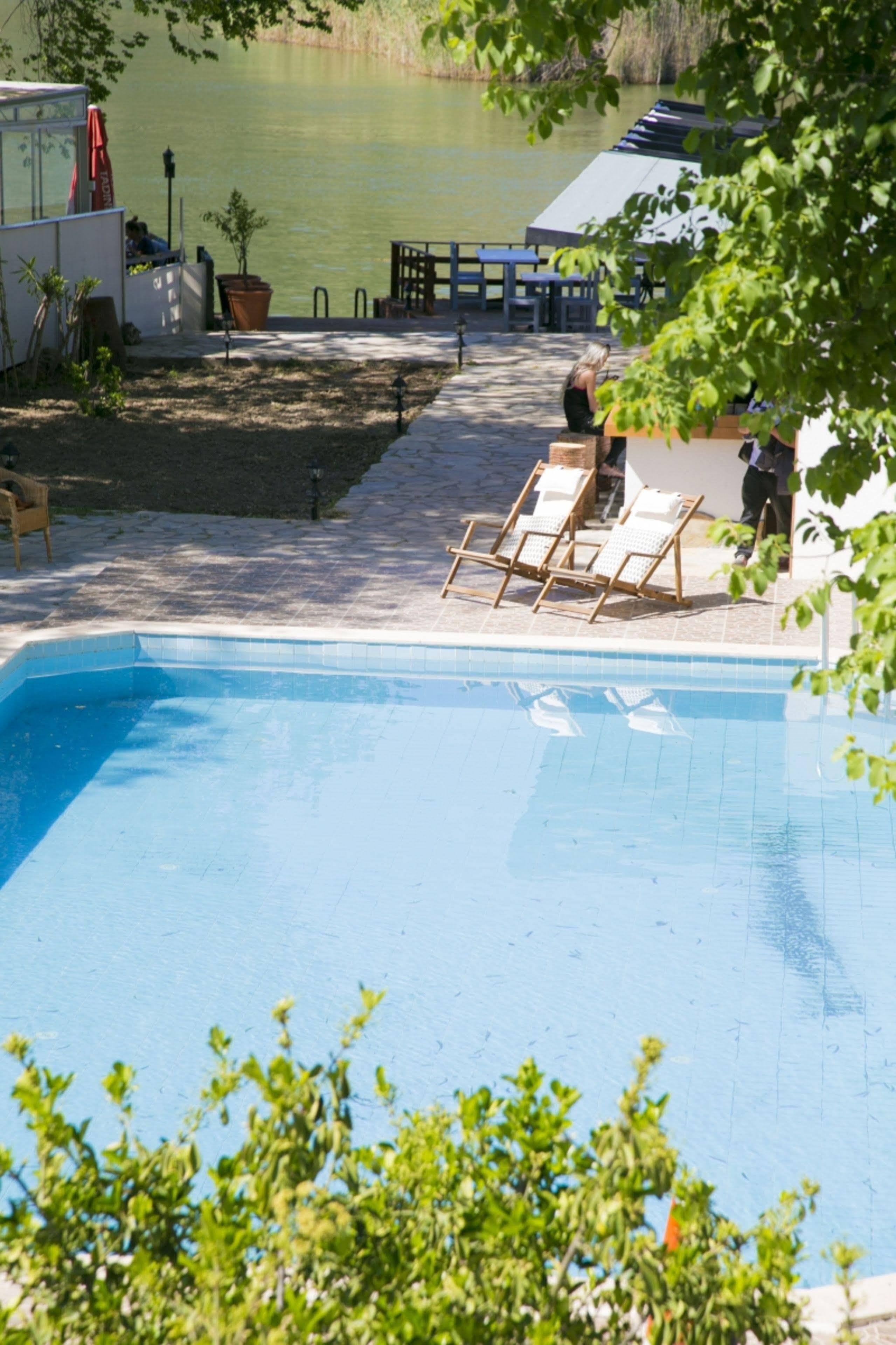 Holiday Hotel ดาลยัน ภายนอก รูปภาพ